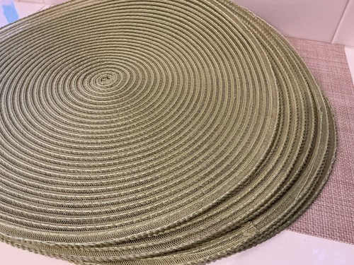 Set round woven placemats - 6,
